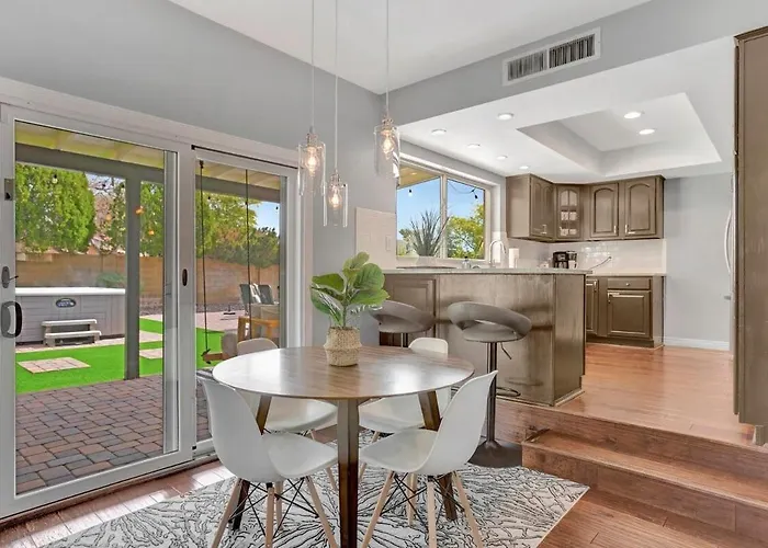 49th St Holiday home *