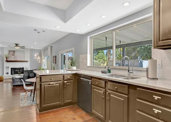 49th St Holiday home *