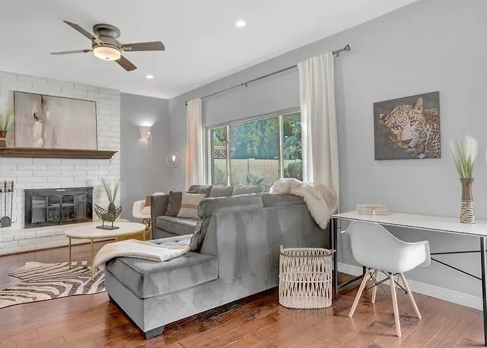 49th St Holiday home *